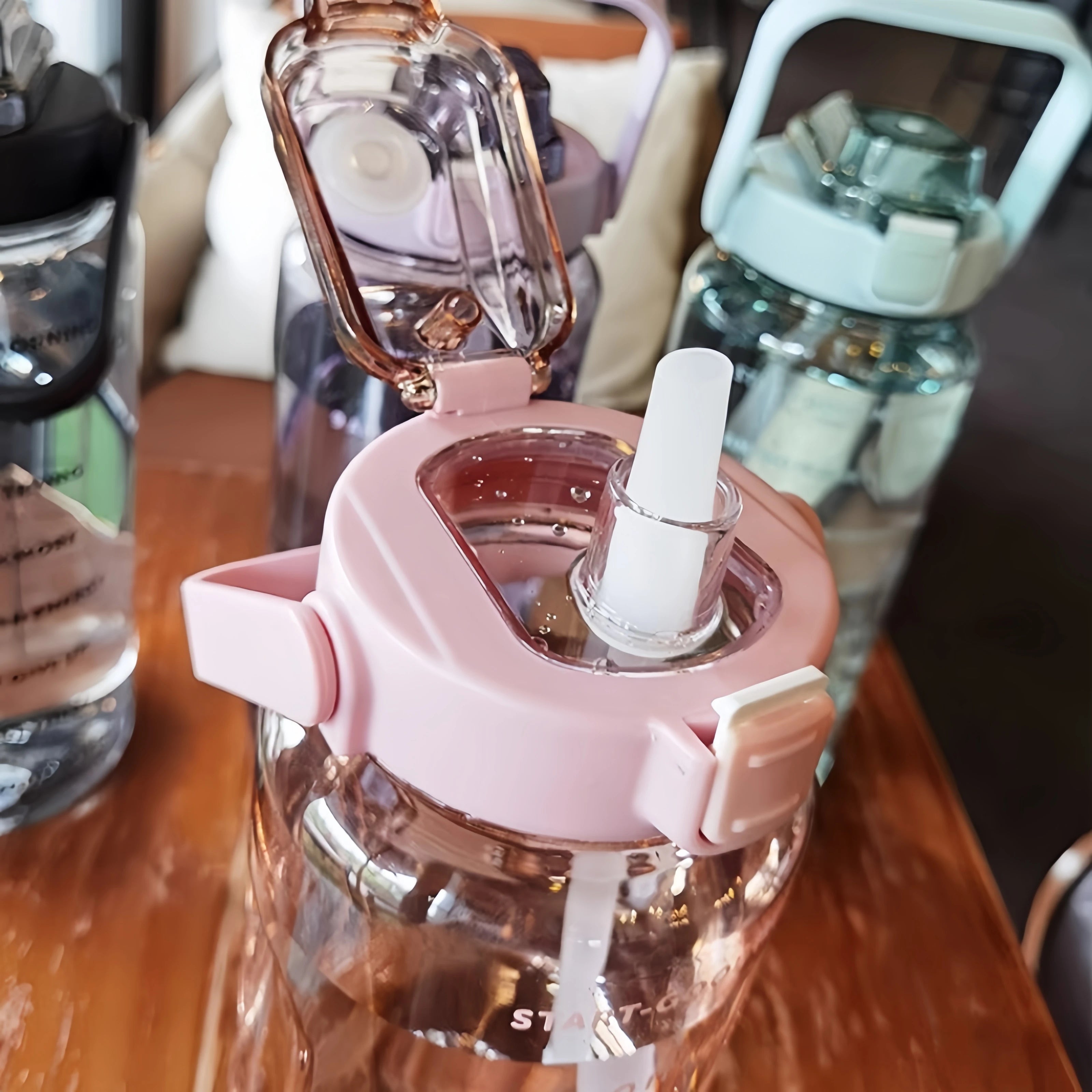 2L Fitness Trinkflasche mit Zeitmarkierung – Auslaufsicher & BPA-frei